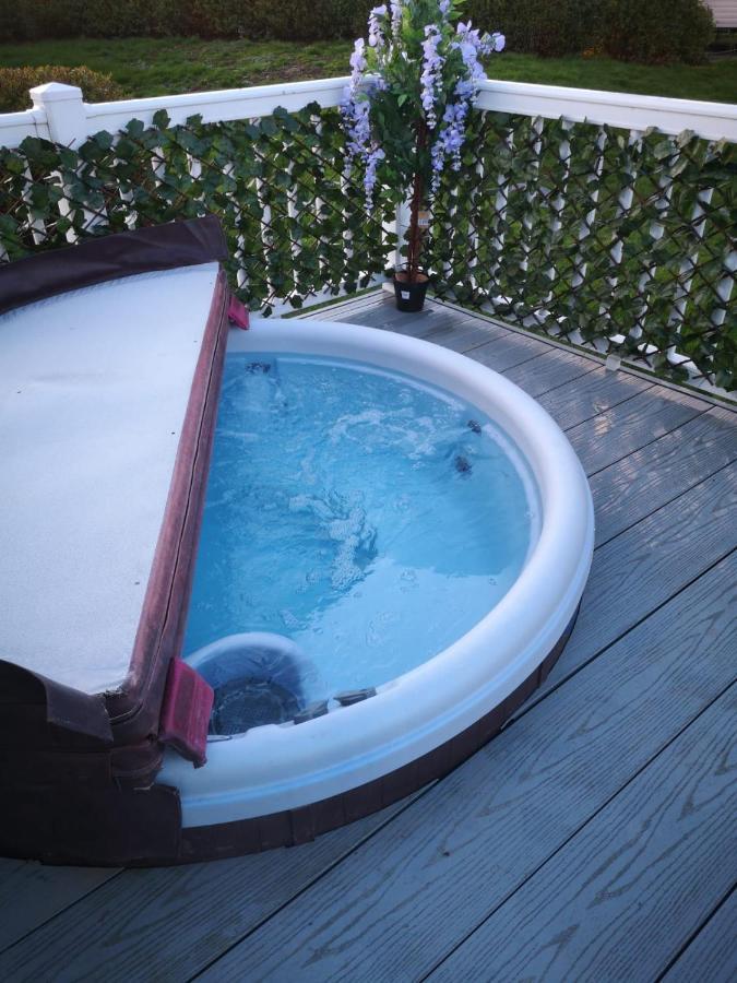 Hot Tub Hols 61 Kingfisher Court Hotell Tattershall Exteriör bild